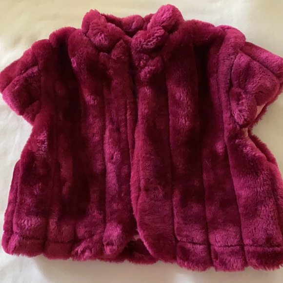 Burgundy faux fur short Sleeve Jacket - Picture 5 of 5